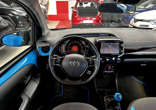 Toyota Aygo cena 38900 przebieg: 79900, rok produkcji 2015 z Prochowice małe 191